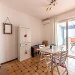With Terrazza Vista Mare קאסטלסארדו